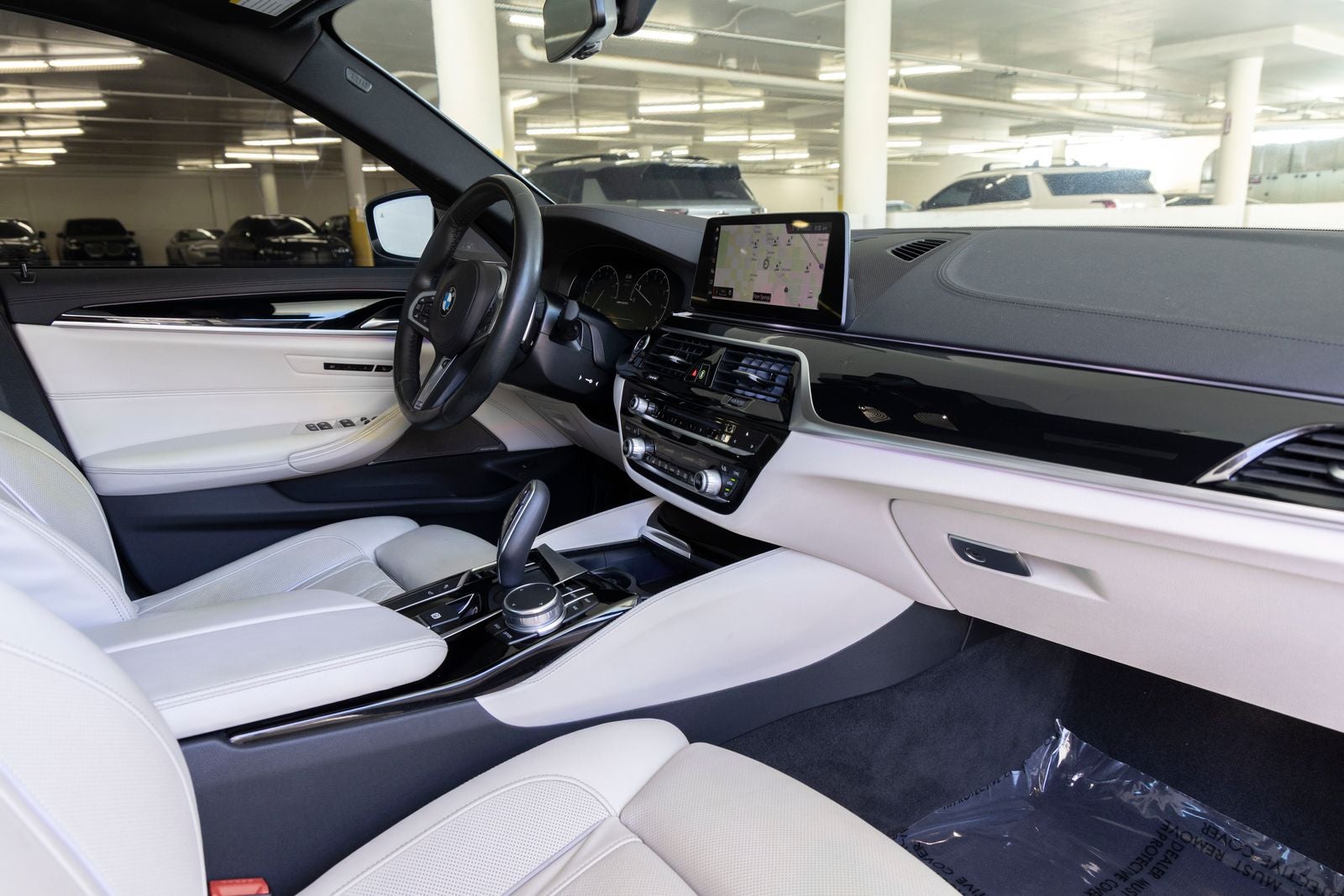 2019 BMW 5 Series M550i - Photo 32