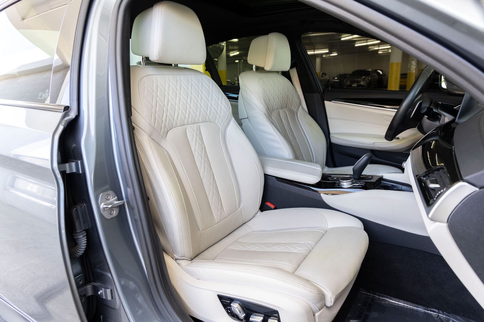 2019 BMW 5 Series M550i - Photo 34