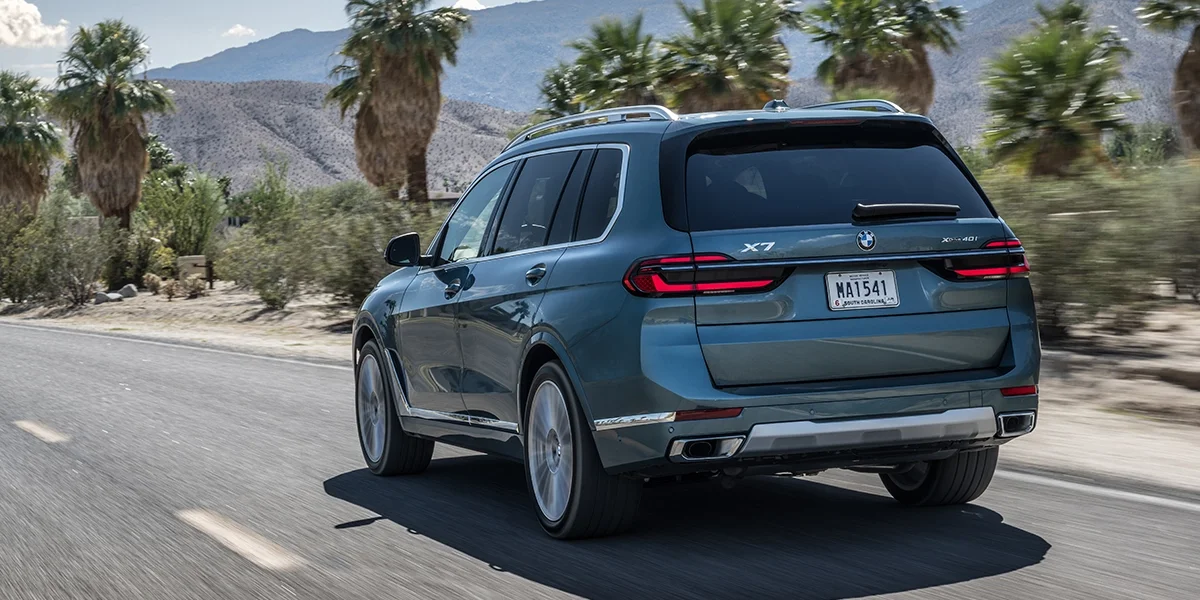 2026 BMW X7 rear view