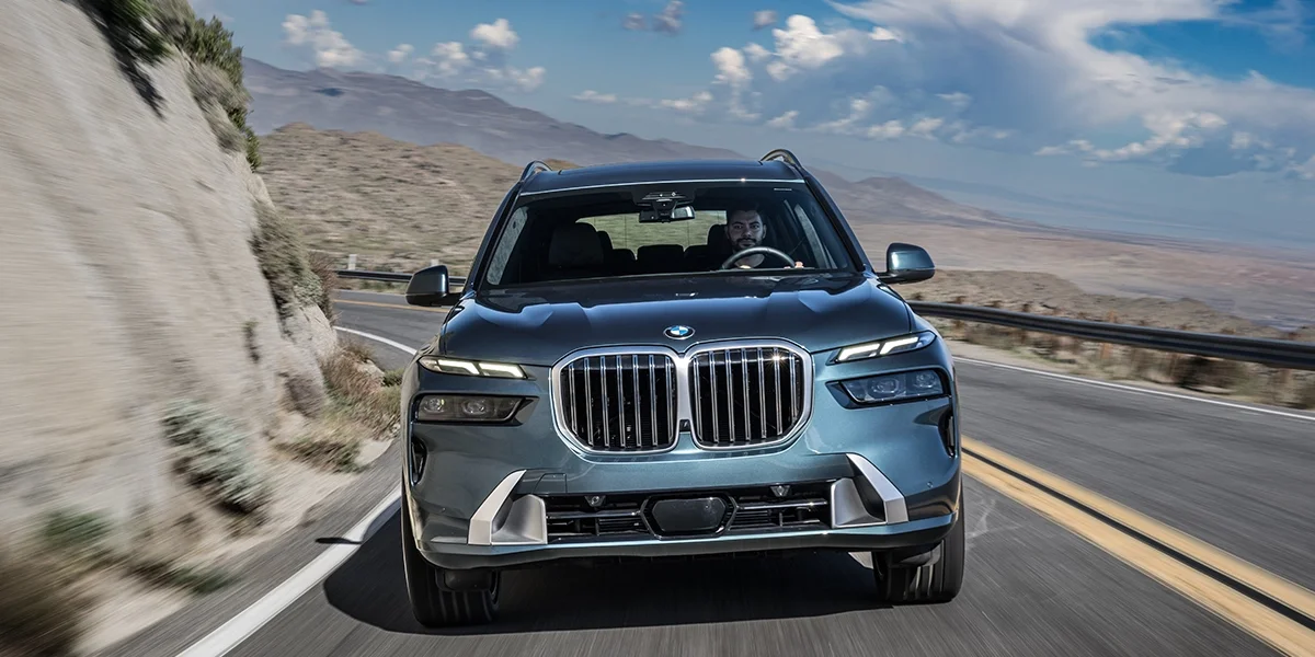 2026 BMW X7 side view